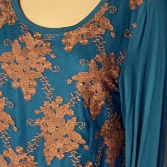 LOGO Lavish Boho with Lace Gold tone 
Tunic Size M - Picture 6 of 8